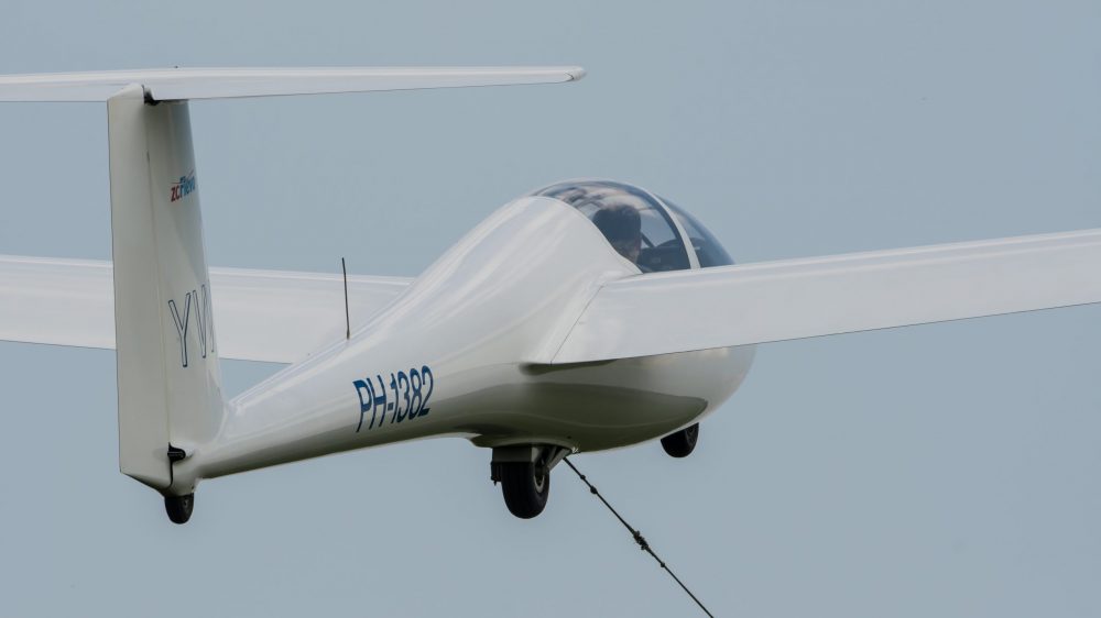 Schleicher ASK-21 (YW), het primaire trainingstoestel van ZC Flevo